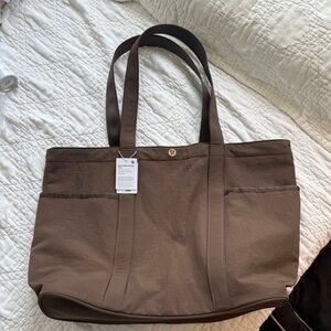 lululemon Daily Multi-Pocket Tote 20L- Brown